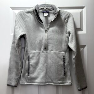 Womens Size S Patagonia Light Grey 1/2 Zip Pullover